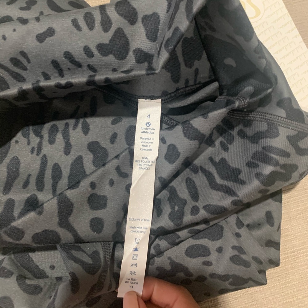 Wunder Under Pant *Full-On Luon (Roll Down) size 4 - Picture 7 of 7